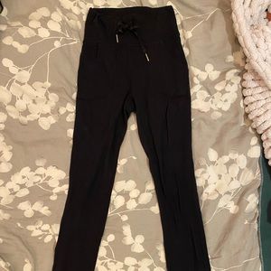 lululemon straight leg leggings! super soft, high rise.